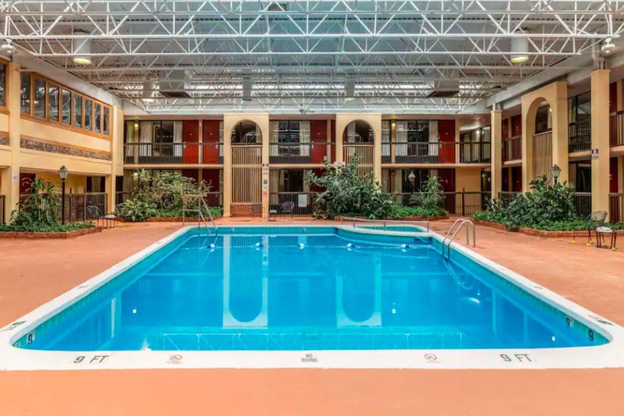 Quality Inn Newport Eksteriør billede