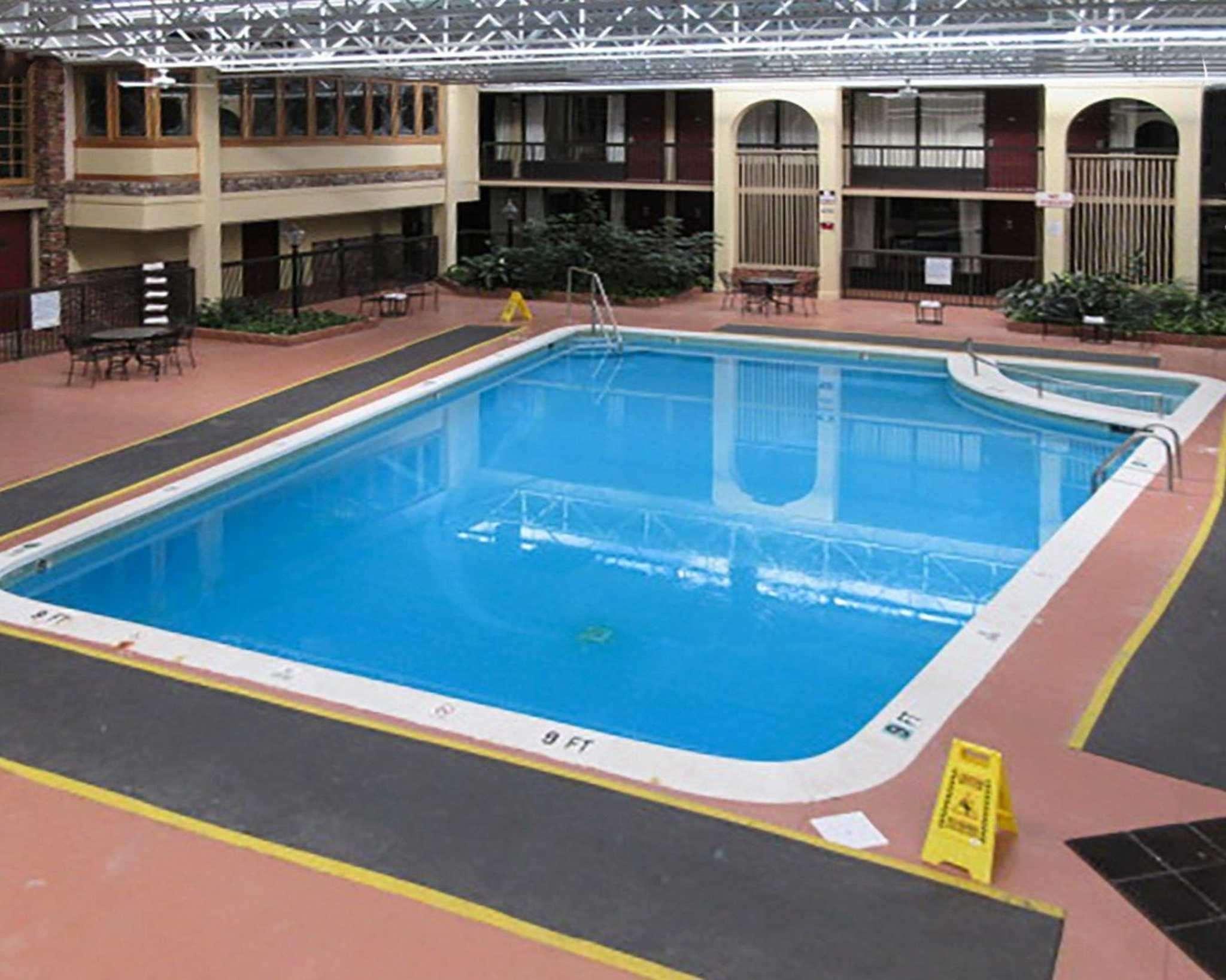 Quality Inn Newport Eksteriør billede